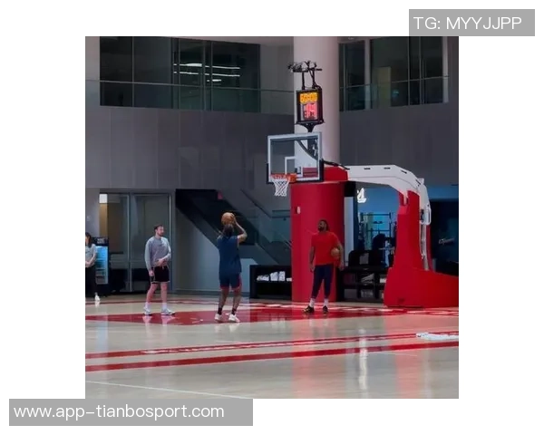 莱昂纳德未来球权分配将依据比赛情况而定卢指导明确球队战术调整方向