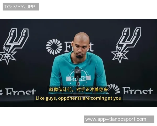 光头兄弟团齐聚社媒凯尔登晒好友统一发型与文班理发瞬间